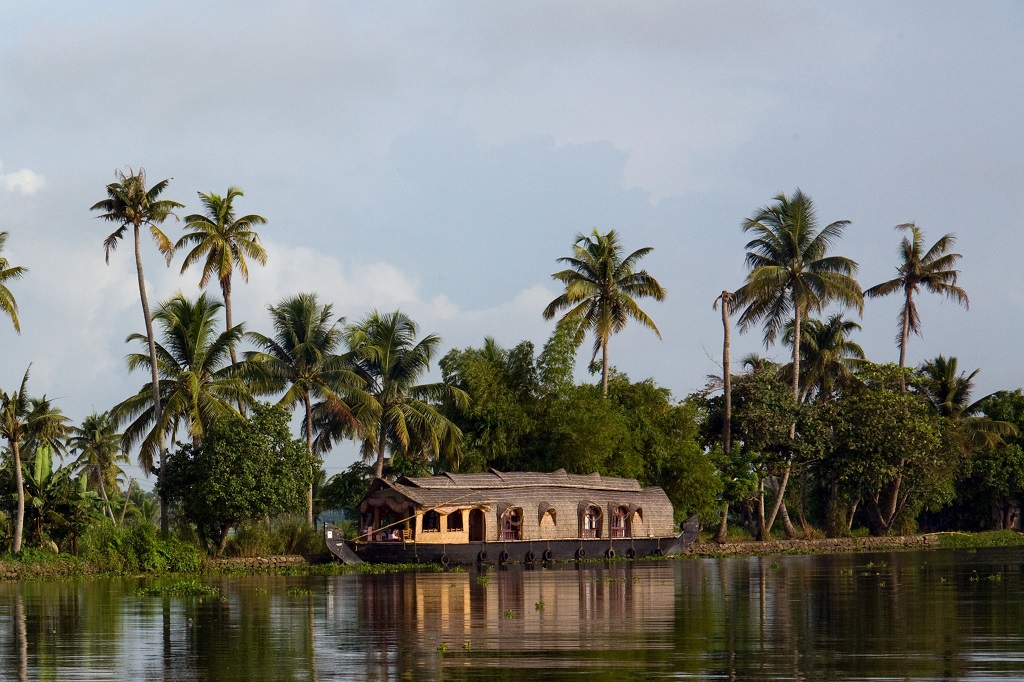Boat house tour from Alappuzha to Kumarakom