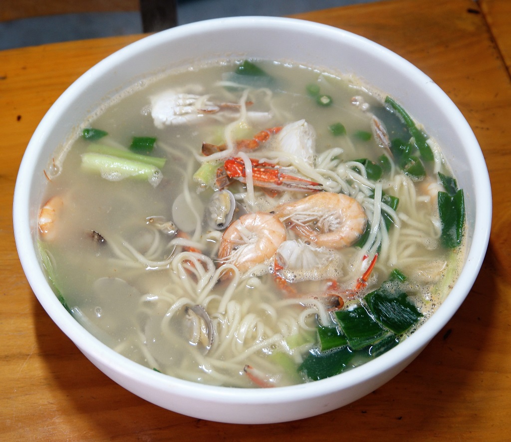 steamy bowl Thukpa or noodles in Bylakuppe