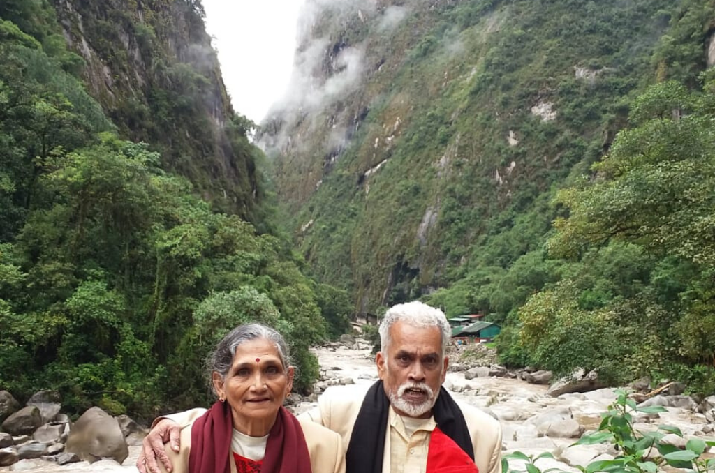 Vijayana and Mohana travelling with in India